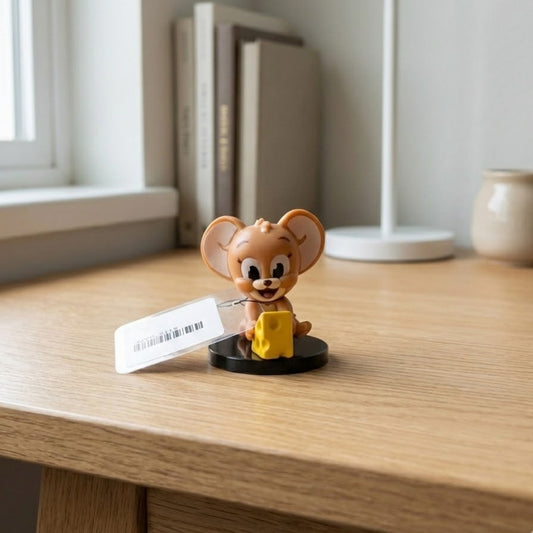 5cm Jerry mouse figure holding a large piece of cheese.